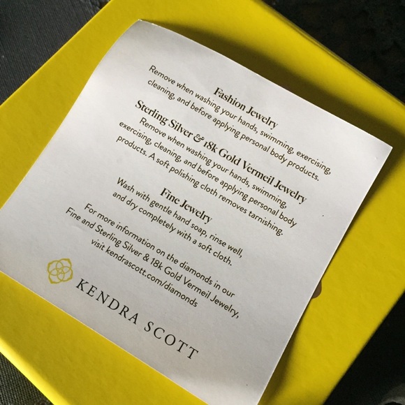 Kendra Scott Gold Threaded Elle Earrings - Picture 15 of 16